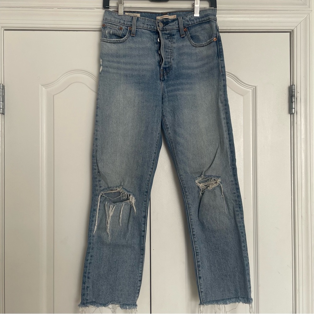 Levi’s Wedgie Straight Leg High Waste Distressed Denim Size 26”